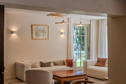 Exceptional farmhouse with pool 10 minutes from Aix