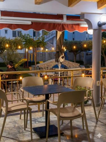 Restorāns, Hotel Restaurant Globi in Velipoje