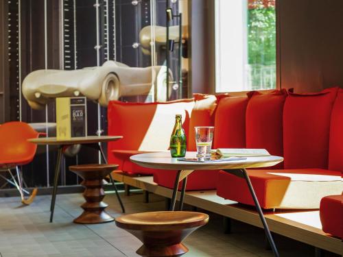 Bar/ Salón, ibis Mulhouse Île Napoléon in Sausheim