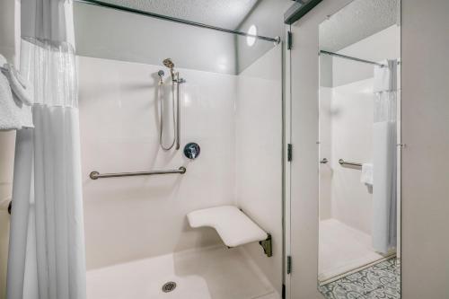 Best Western Fredericksburg - image 17