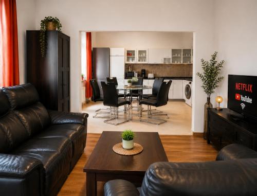 110m2 Old Town Apartment on Danube Promenade 3BR 2BA Up to 9 Guests obrázok