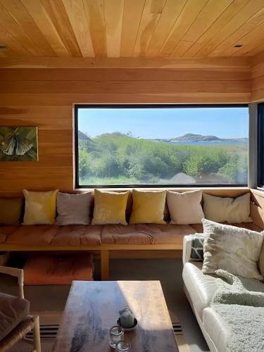 Skats, Exclusive cabin with pool, coastal rocks & privacy in Hvasser