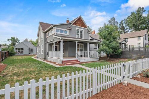 Pet-Friendly 4BR Downtown Colorado Springs Home – khách sạn tại Khac
