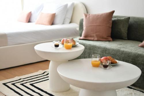 Champs Elysees Chic and Vibrant Studio