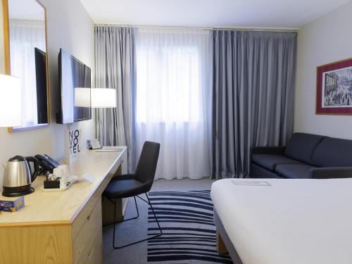 Novotel Manchester West Room Type - Executive Queen Room with Sofa
