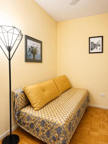 Departamento céntrico amplio y con patio - image 4