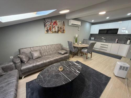 Shatërvan nest Prizren (Shatervan nest Prizren) in ลายา เอ แตร์ซินเยเว
