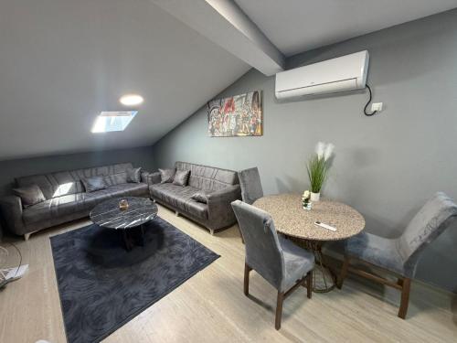 Shatërvan nest Prizren (Shatervan nest Prizren) in ลายา เอ แตร์ซินเยเว