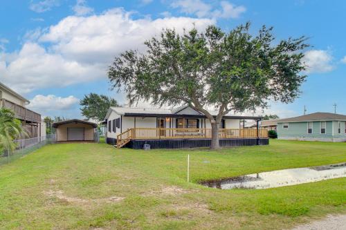Newly Remodeled, Great Porches, and Dog Friendly