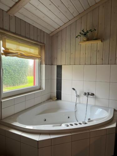 vířivka, Hygge Hus - Gemütlichkeit direkt am Deich (Hygge Hus - Gemutlichkeit direkt am Deich) in Wesselburenerkoog
