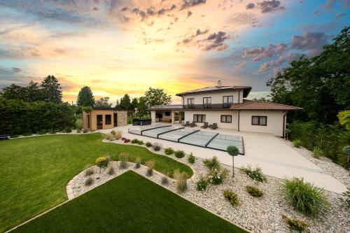 Villa Áprili Zamárdi – khách sạn tại Zamardi