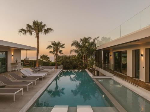 Villa Lydia I Superb views, two pools, next to the city