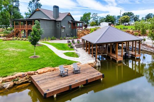 Private Boat Launch & Dock! Huge Lay Lake Retreat in 謝爾比