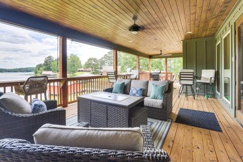 Private Boat Launch & Dock! Huge Lay Lake Retreat in 謝爾比