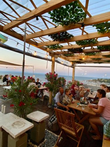 SUNSET ART Beach Front in Černomoretsa
