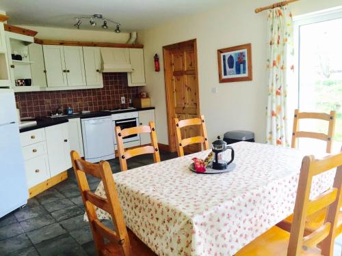 Food and beverages, Doolin Village Lodges in Teergonean