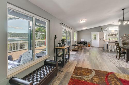 Waterfront Union Getaway w/ Ocean & Mtn Views in Union (WA)