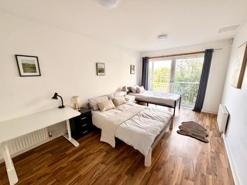 Drybrough Edinburgh Apt - SuperFast WiFi - 2BR Sleeps 5 in Prestonfield