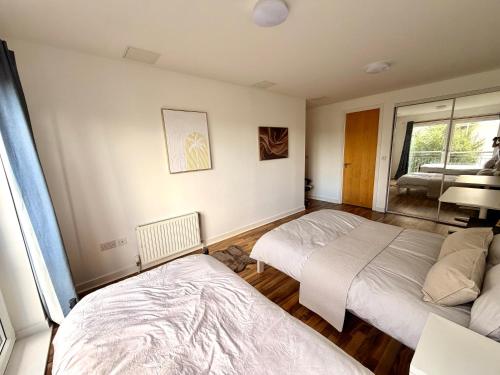 Drybrough Edinburgh Apt - SuperFast WiFi - 2BR Sleeps 5 in Prestonfield