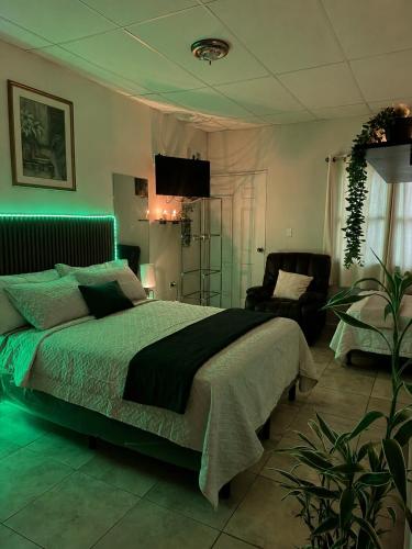 Cozy room with private bathroom, balcony in Comayagua