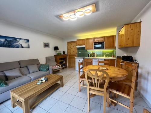 Appartement au centre du village - FR-1-624-194