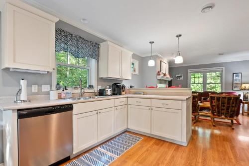 Blue Bear Cottage at Simple Life Rentals in Fish Creek (WI)