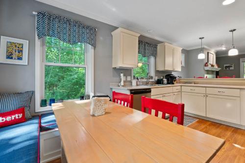 Blue Bear Cottage at Simple Life Rentals in Fish Creek (WI)