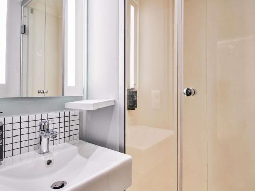 ibis budget Saint Maurice Room Type - Standard Twin Room
