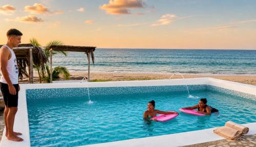 Casa frente al mar con piscina privada y BBQ en Zorritos, Tumbes – khách sạn tại Bocapán