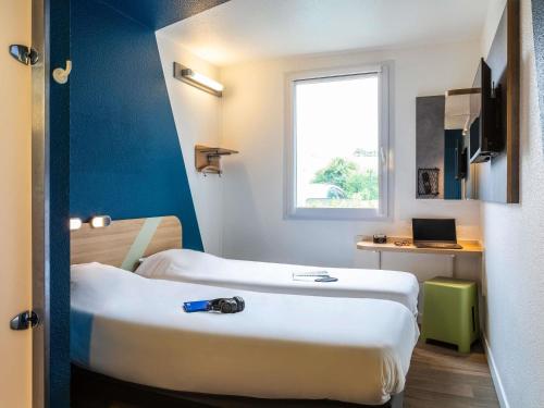 ibis budget Orly Rungis Room Type - Twin - Room with twin beds.
