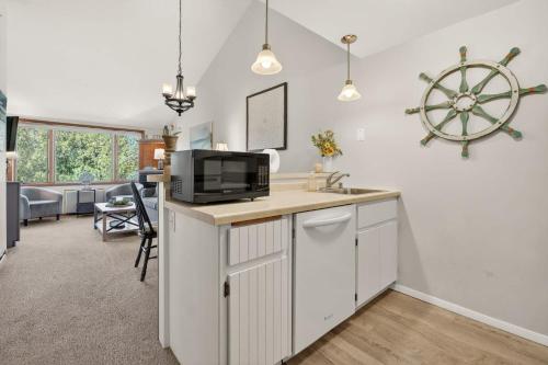Cedar Haven Unit 202 by Simple Life Rentals in Ephraim (WI)