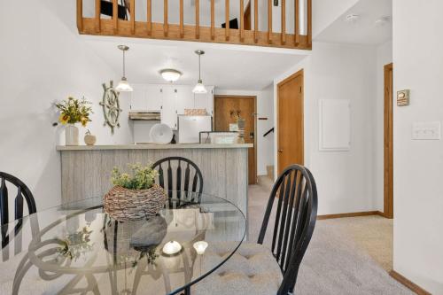 Cedar Haven Unit 202 by Simple Life Rentals in Ephraim (WI)