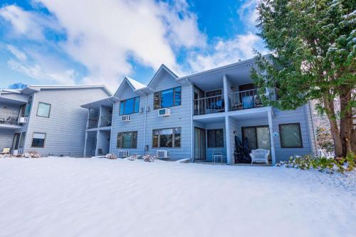Cedar Haven Unit 202 by Simple Life Rentals in Ephraim (WI)