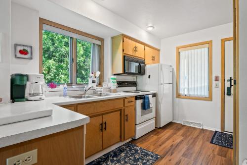 Holiday by the Bay Unit A-4 by Simple Life Rentals in Fish Creek (WI)