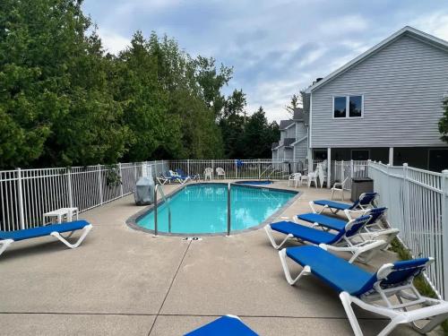 Holiday by the Bay Unit A-4 by Simple Life Rentals in Fish Creek (WI)