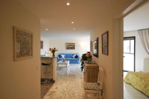 One-Bedroom Apartment image 8