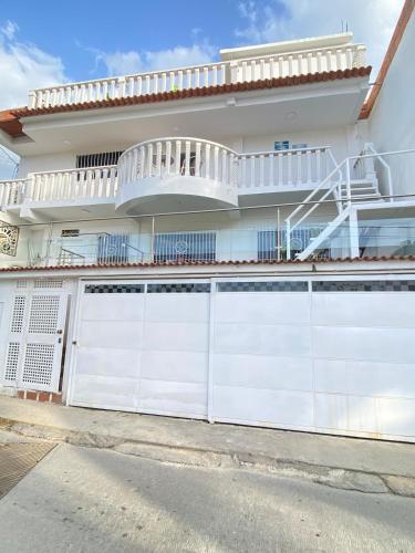 Casa vacional en la guaira con piscina y cerca de la playa – khách sạn tại Macuto