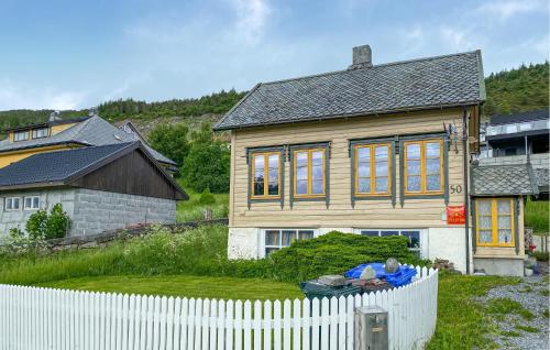 . 3 Bedroom Lovely Home In Nerlandsøy