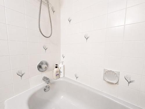 Spacious Family-Friendly 3BR Suite Near White Rock Beach in ואיט רוק(בי סי)