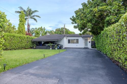 Exterior view, Bright & Modern Vacation Home in North Miami Beach in North Miami Beach