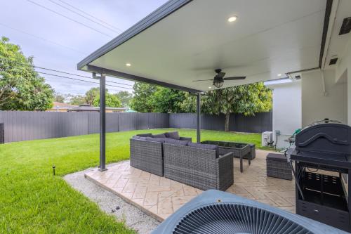 Garden, Bright & Modern Vacation Home in North Miami Beach in North Miami Beach