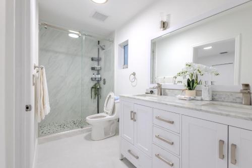 Bathroom, Bright & Modern Vacation Home in North Miami Beach in North Miami Beach
