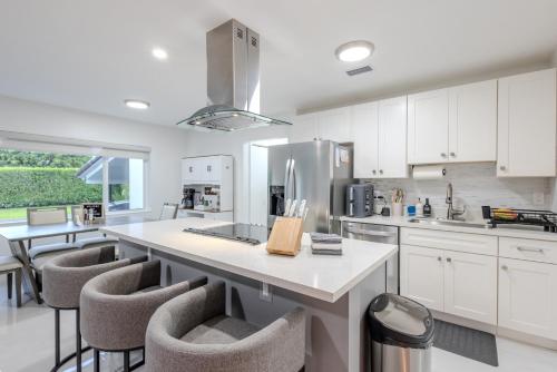 Bright & Modern Vacation Home in North Miami Beach in North Miami Beach