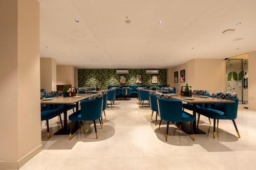 Restaurant, Saltstayz Premier Faridabad Near Sarita Vihar in Faridabad