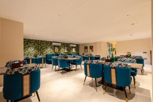 Restaurant, Saltstayz Premier Faridabad Near Sarita Vihar in Faridabad
