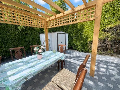 Spacious Family-Friendly 3BR Suite Near White Rock Beach in ואיט רוק(בי סי)