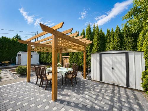 Spacious Family-Friendly 3BR Suite Near White Rock Beach in ואיט רוק(בי סי)