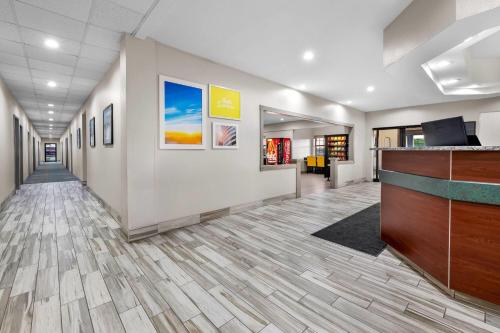 Days Inn by Wyndham near Kansas Speedway - image 11