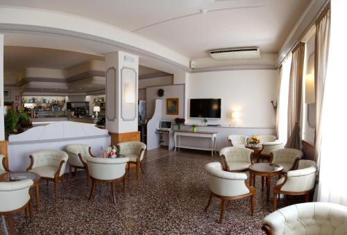 Hotel Regina - image 10