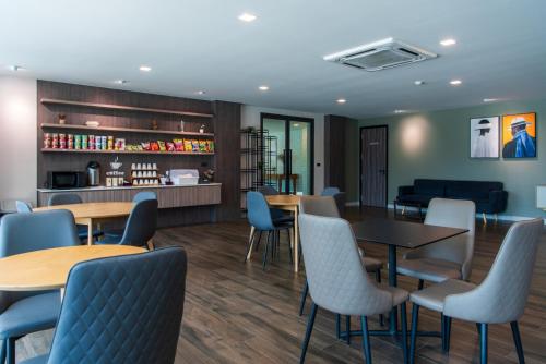 Restaurant, บีบี กลาสเฮ้าส์ ฉะเชิงเทรา2 BB Glass House Chachoengsao Hotel in Chachoengsao City Center